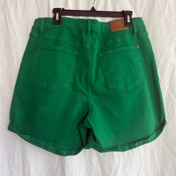 JUDY BLUE Kelly Green Garment Tummy Control Rolled
Shorts Size 2XL NEW - Picture 5 of 15